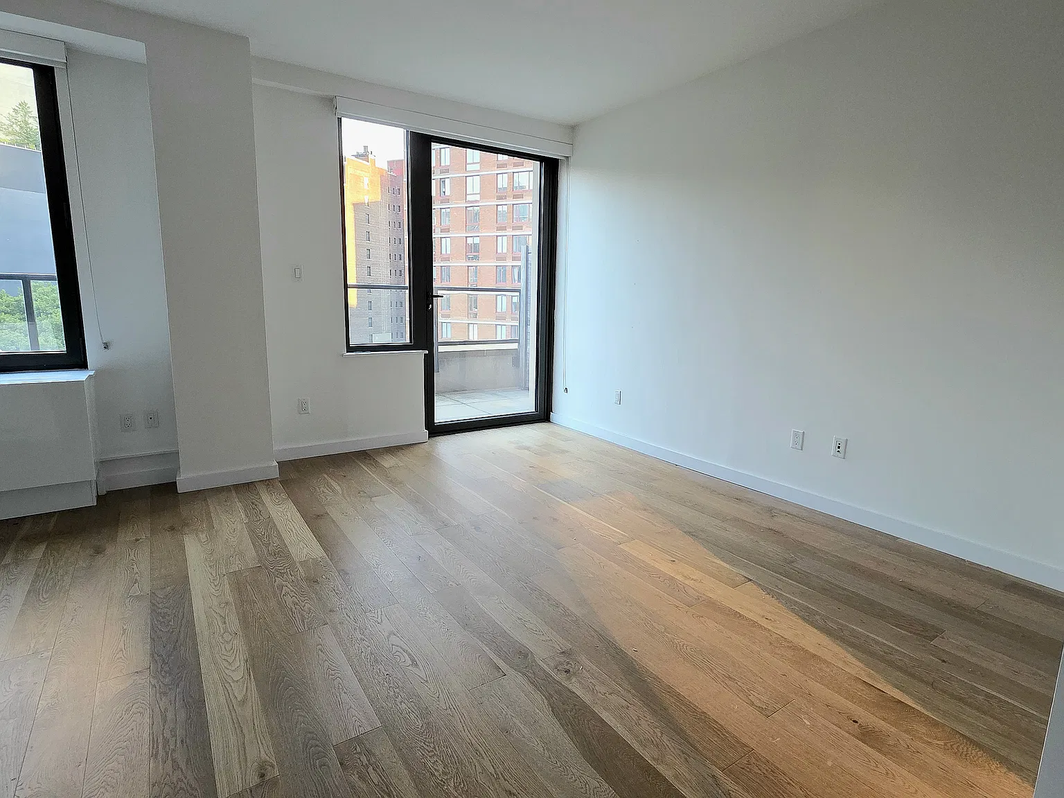 445 West 35th Street — Photo 3
