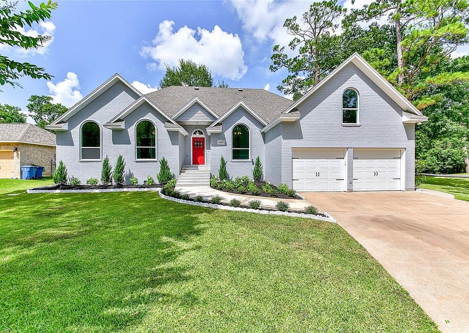 1st image of 2307 Oak Dr