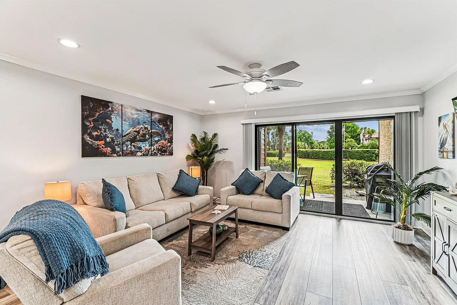2 bed, 2.0 bath, 1097 sqft, $3,448 — Photo 2