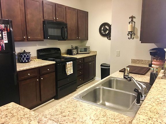 3rd image of 119 Robin Aubrey Ln APT 207