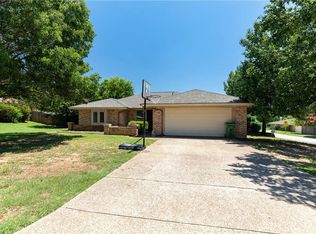6800 Fair Meadows Dr, North Richland Hills, TX 76182