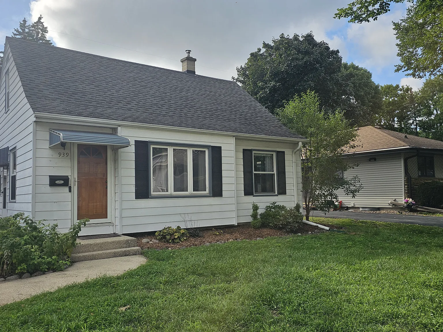3 bed, 1346 sqft, $2,350 — Photo 2