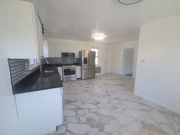 101 Maple St #HOUSE — Photo 5