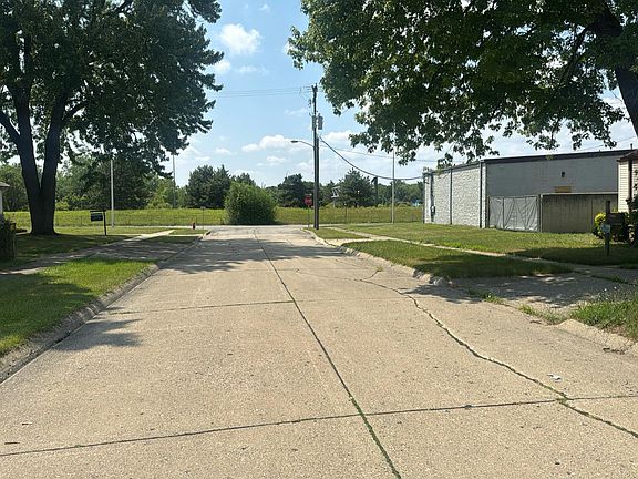 4th image of 6009 Engleman Ave