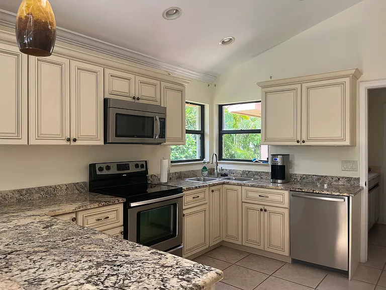 907 Sandy Oaks Dr — Photo 8