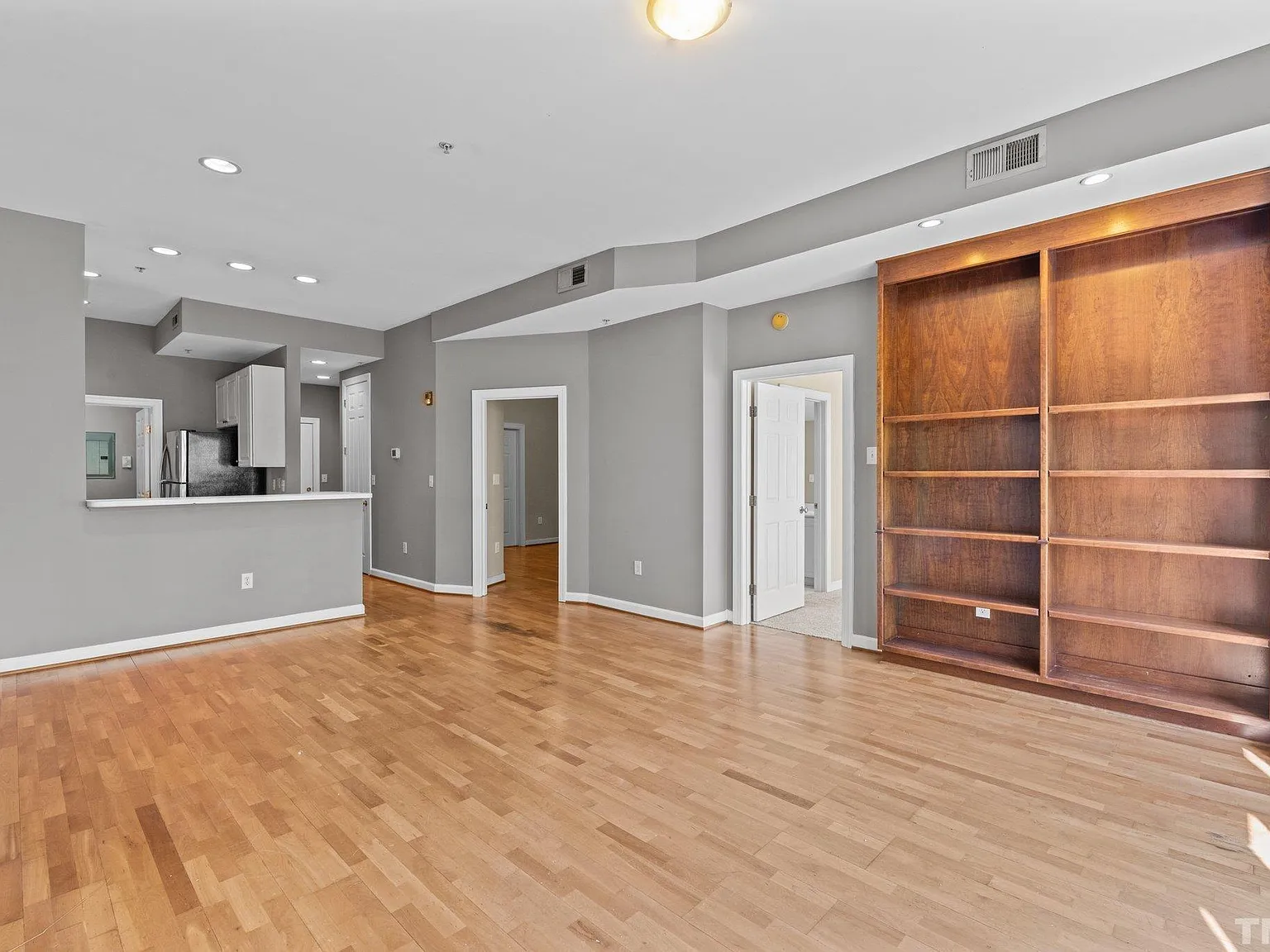 2 bed, 2.0 bath, 1100 sqft, $1,995 — Photo 3