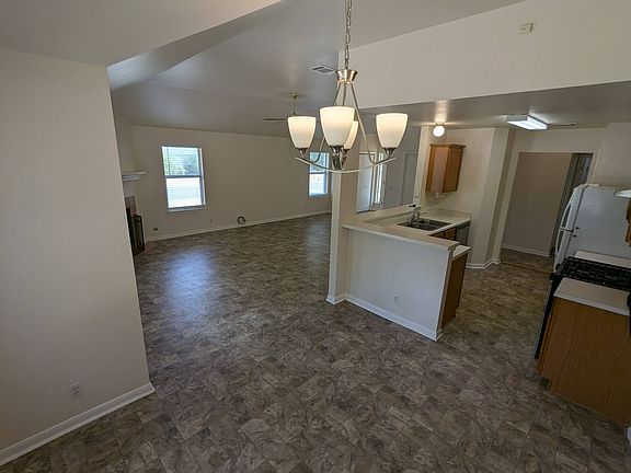 4th image of 909 Lantana Ln