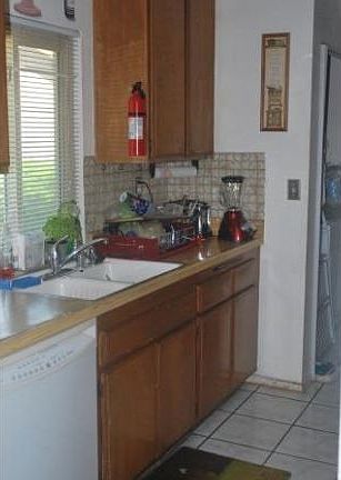 4th image of 2740 Casey St