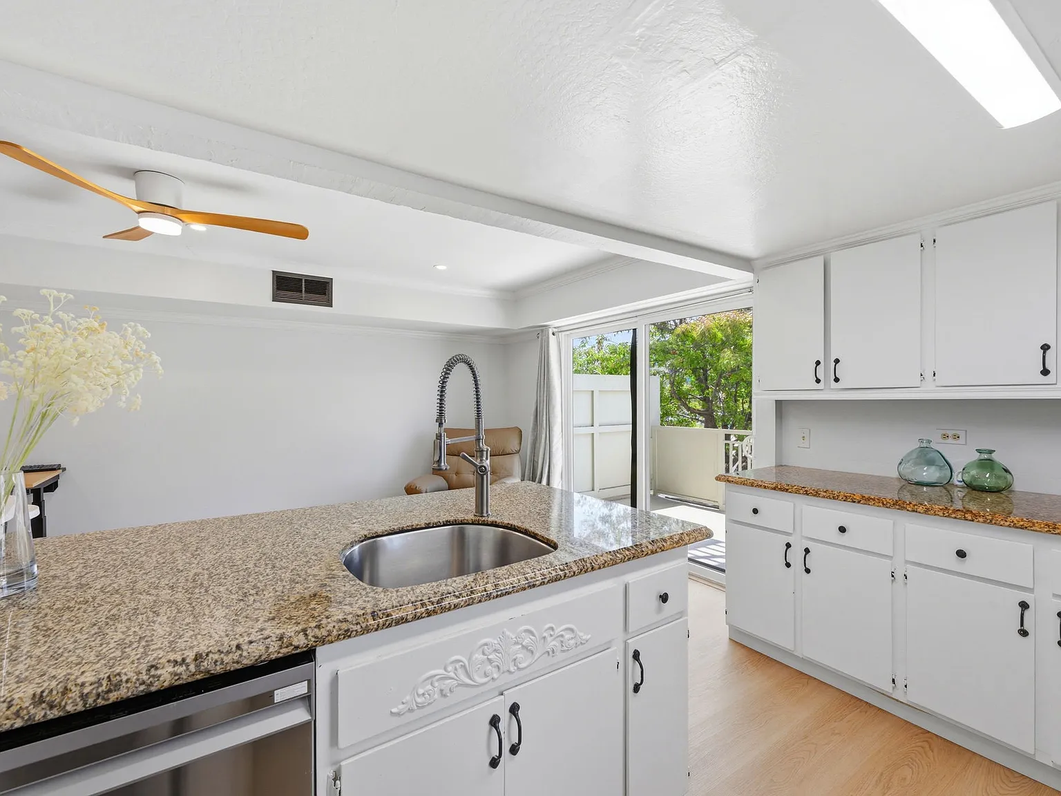 3 bed, 2.5 bath, 1505 sqft, $1,550 — Photo 3