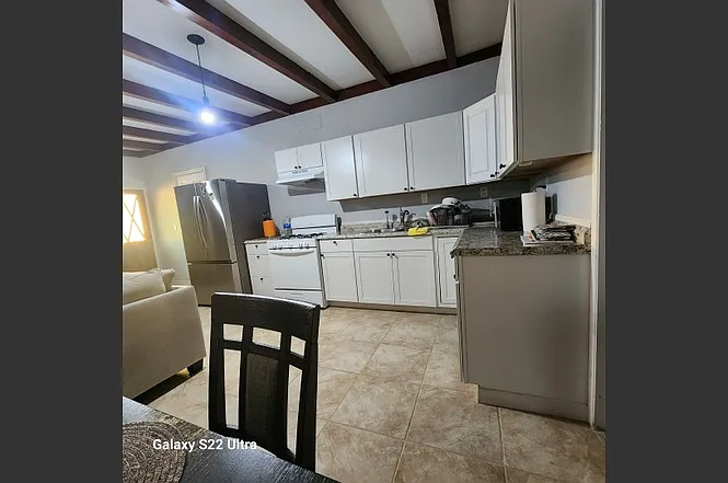 1 bed, 900 sqft, $1,800 — Photo 2