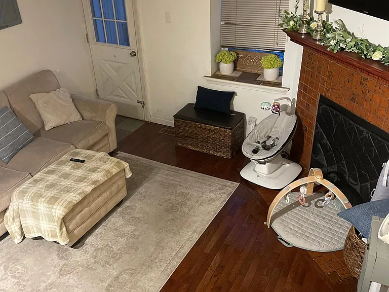 2131 Clymer St — Photo 3