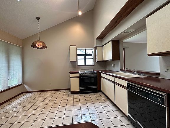 2nd image of 6049 Jane Dr