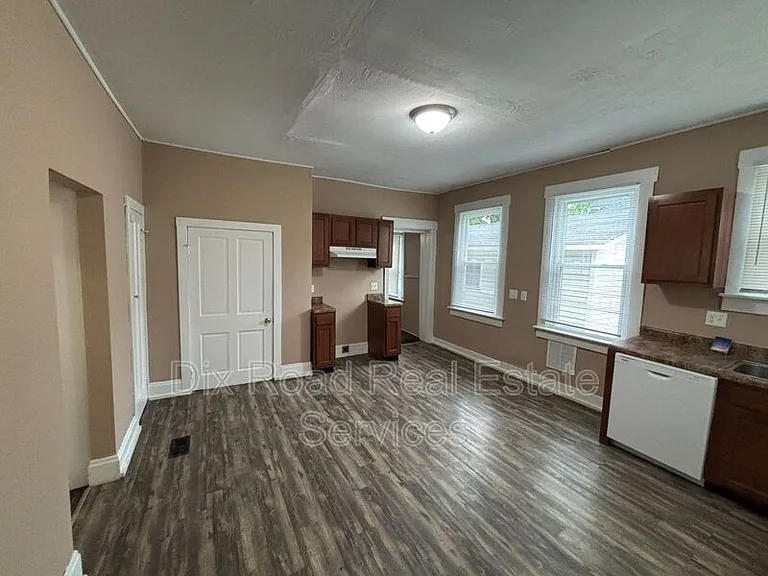 1581 Madison Ave — Photo 16