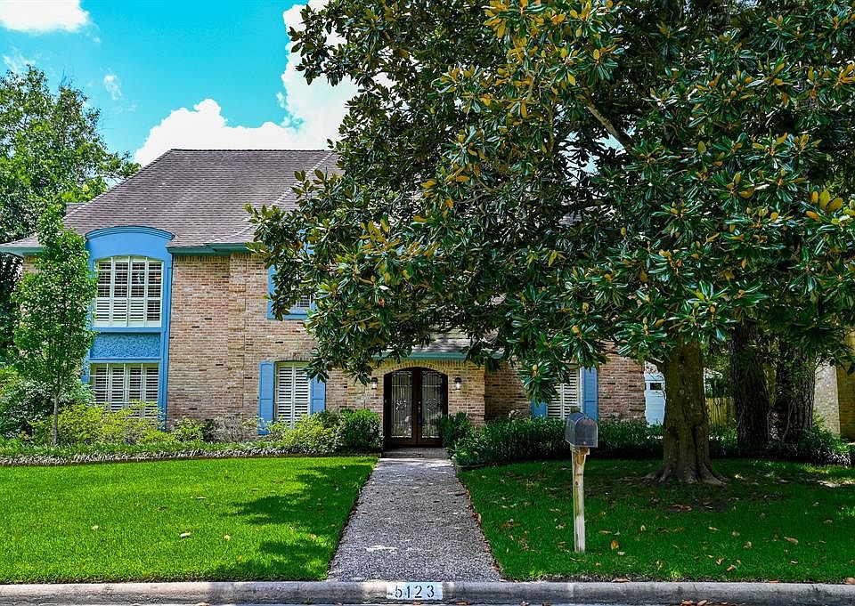 Great home in Greenwood Forest!