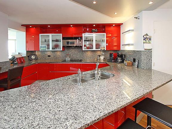 Granite and tons of counters