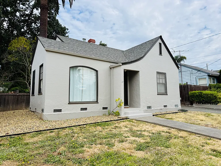215 Coombs St — Photo 5