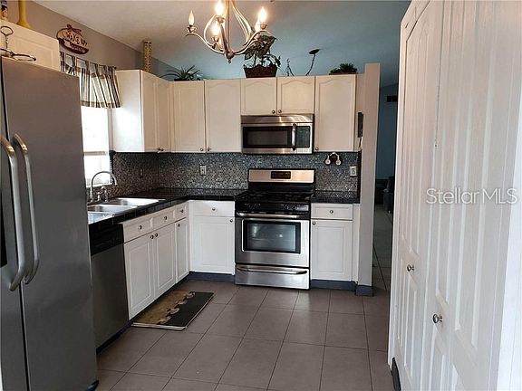 4th image of 15758 Autumn Glen Ave