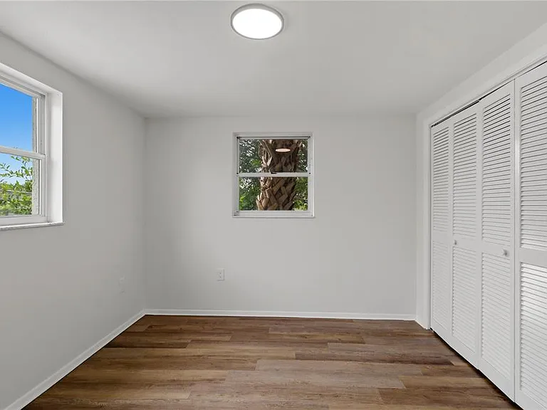 5165 Greenwood St — Photo 24