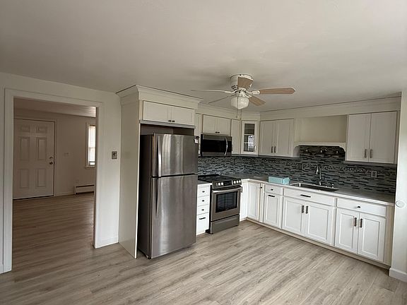3rd image of 62 Jefferson Ave #62