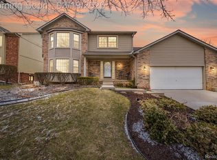 1874 Rothbury Dr, Wixom, MI 48393