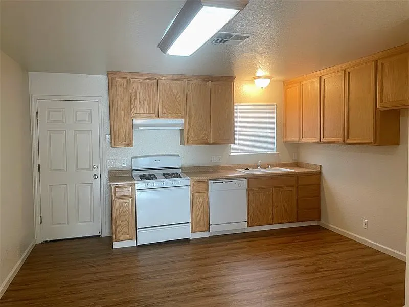 2 bed, 1.0 bath, 980 sqft, $1,475 — Photo 4