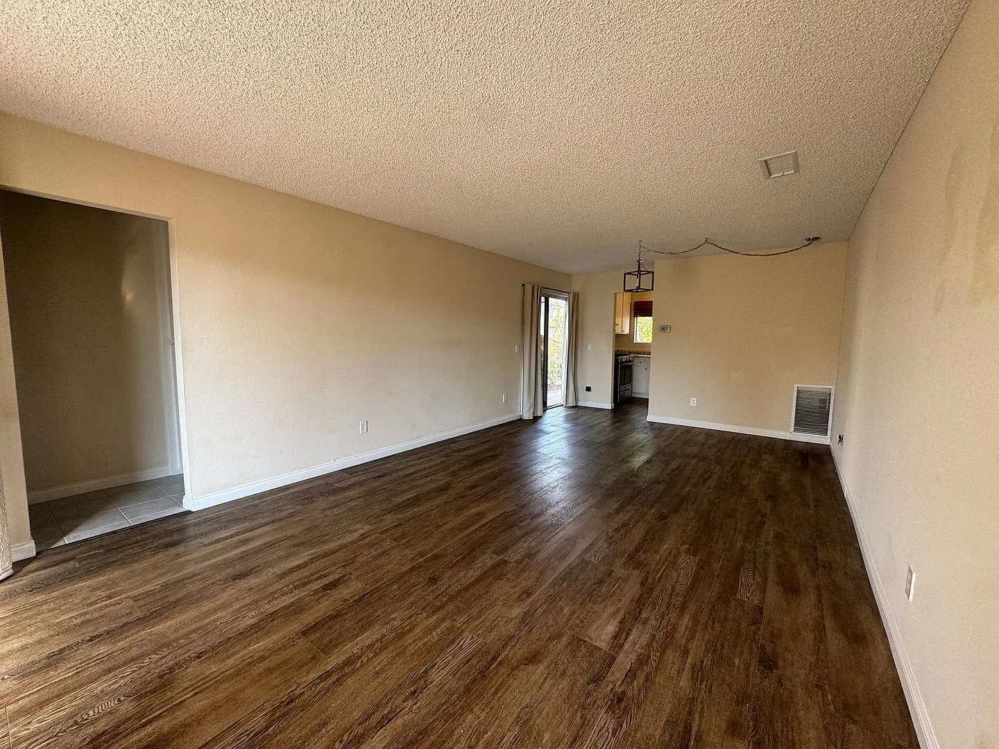 Beautifully Updated 2BR Home with Bonus Room & Private Yard in Peacock Hills 55+ Community — Photo 2