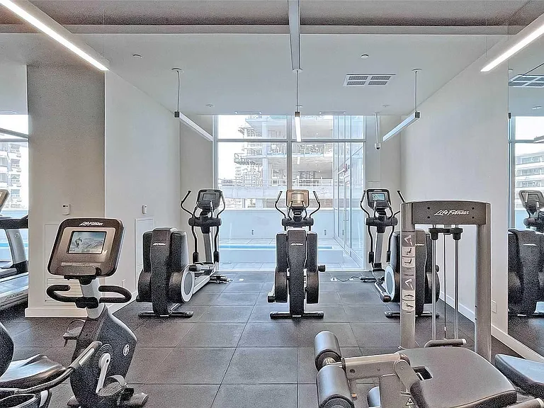 5180 Yonge St — Photo 34