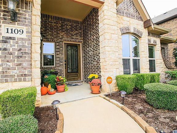 4th image of 1109 Ponderosa Dr