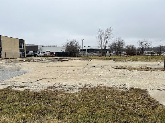 4th image of 14800 La Grange Rd