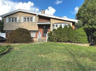 229 W 23rd St, Deer Park, NY 11729