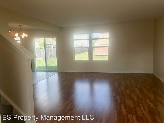5th image of 8106 Grove Berry Dr