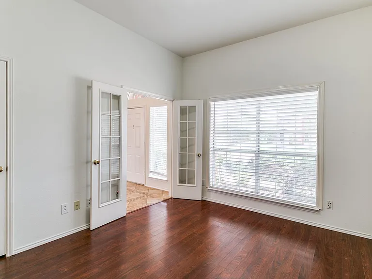 104 Dorsett Dr — Photo 4