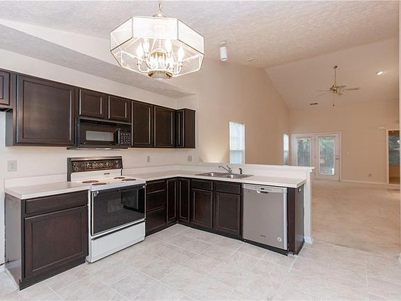 5th image of 720 Charter Woods Dr