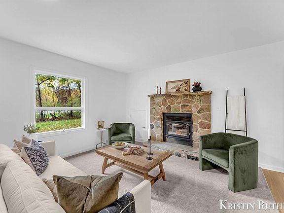 5th image of 2279 Lake Michigan Dr NW