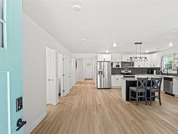 2nd image of 1077 Peeples St SW
