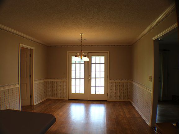 3rd image of 384 Longleaf Dr