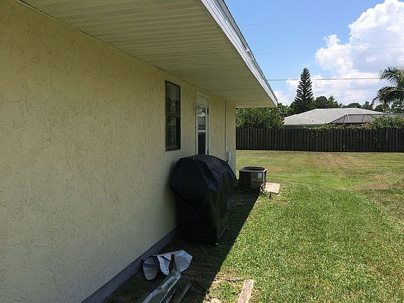 3rd image of 782 SE Lighthouse Ave