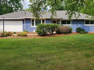 N80W15990 Rainbow Dr, Menomonee Falls, WI 53051