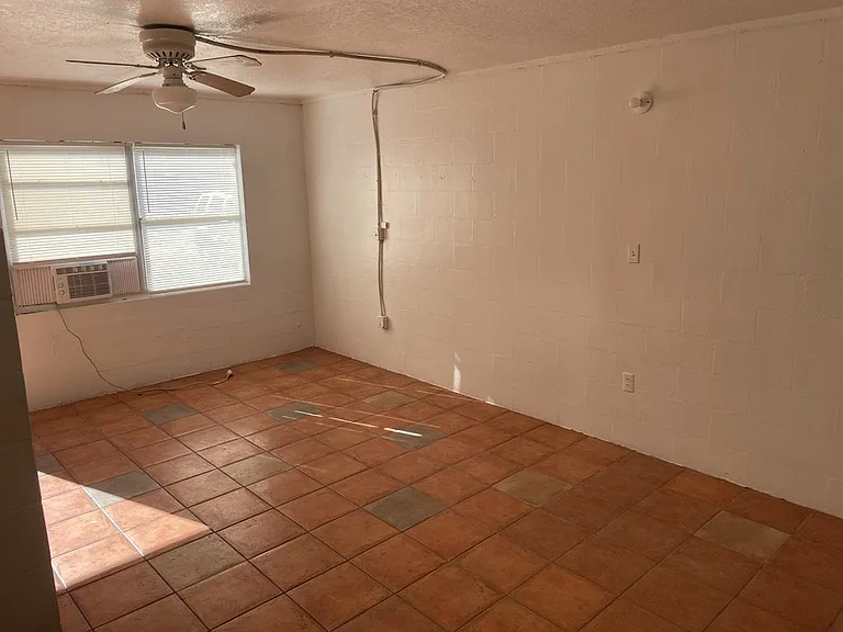 Highland Woods Apartments — Photo 5