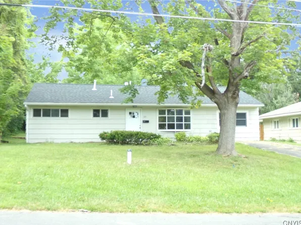 33 Wexford Rd, Syracuse, NY 13214