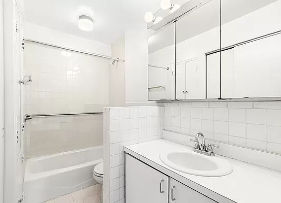 4th image of 111 3rd Ave APT 5K