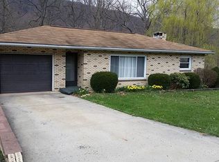 1911 Raystown Rd, Everett, PA 15537