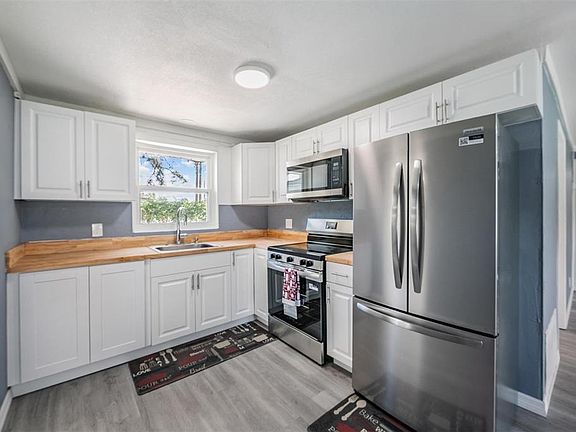 5th image of 636 Stremma Rd
