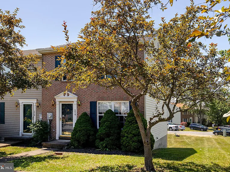 174 Equestrian Dr — Photo 1