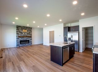 14802 Willow St, Bennington, NE 68007