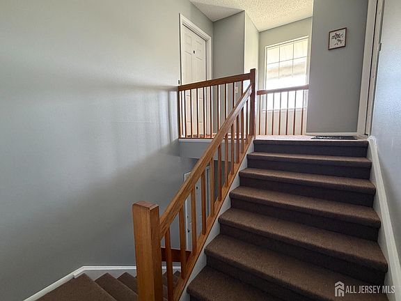 2nd image of 808 N Sewell Rd