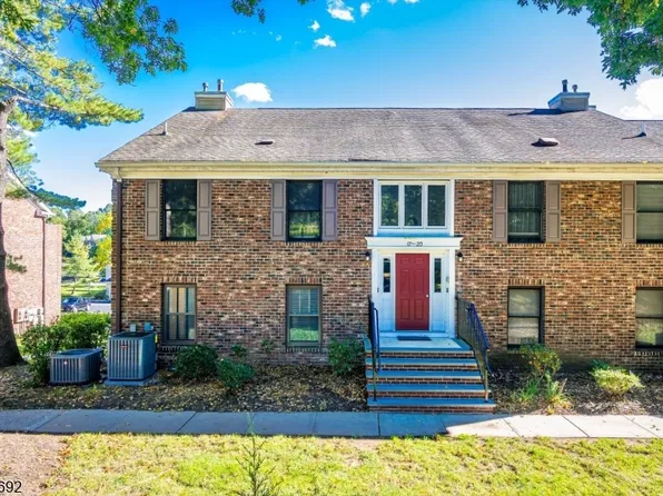 17 Sunrise Dr, Long Hill Twp., NJ 07933
