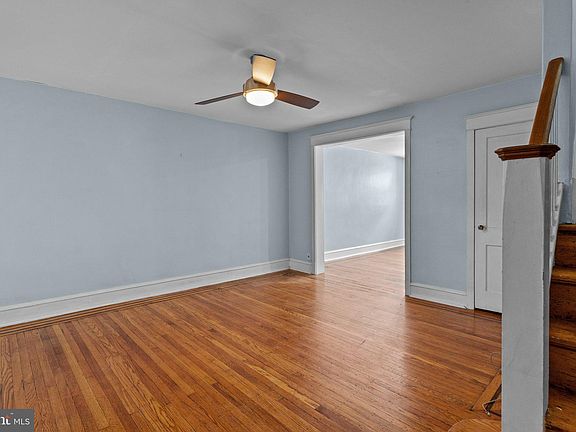 4th image of 3319 Ainslie St