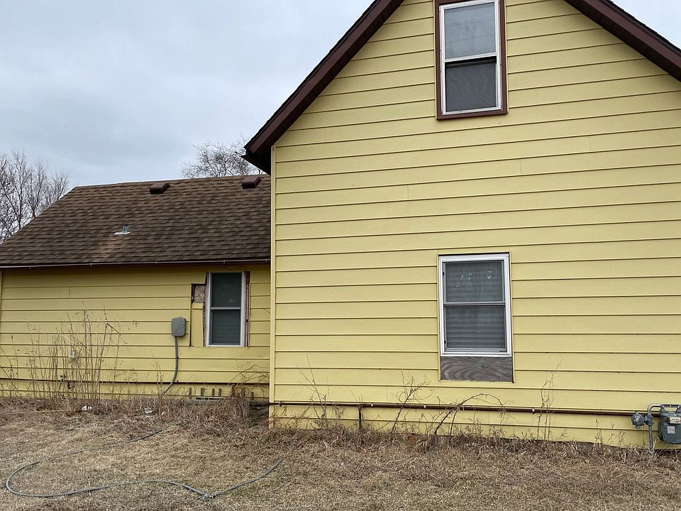 2nd image of 208 Walnut St