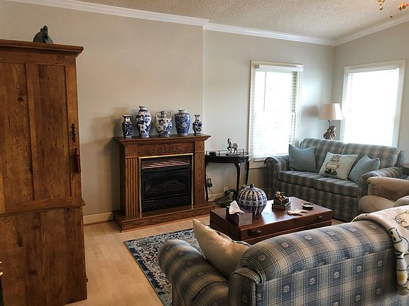 4th image of 215 Pittmans Landing Dr